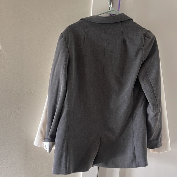 Small gray blazer - Picture 2 of 2